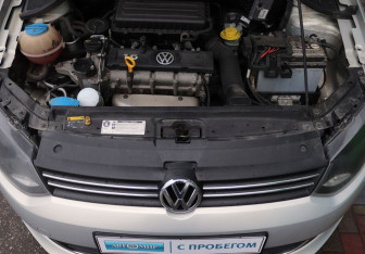 Подержанный автомобиль Volkswagen Polo Sedan 2014 года (10 фото)