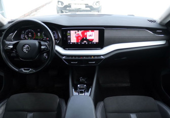 Подержанный автомобиль Skoda Octavia Liftback 2020 года (14 фото)