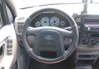 Подержанный автомобиль Ford Escape 2001 года (15 фото)