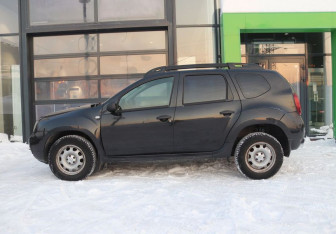 Подержанный автомобиль Renault Duster 2016 года (2 фото)