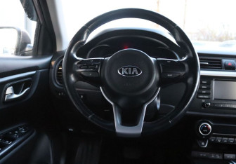 Подержанный автомобиль Kia Rio Sedan 2018 года (16 фото)