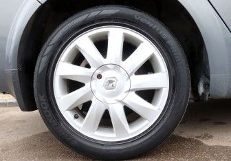 Подержанный автомобиль Renault Megane Sedan 2006 года (9 фото)