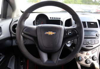 Подержанный автомобиль Chevrolet Aveo Sedan 2013 года (14 фото)
