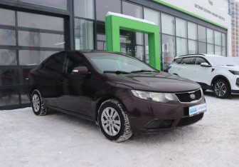 Подержанный автомобиль Kia Cerato Sedan 2010 года (7 фото)