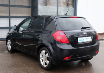 Подержанный автомобиль Kia Ceed Hatchback 2007 года (4 фото)