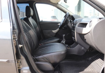 Подержанный автомобиль Renault Logan Sedan 2010 года (11 фото)