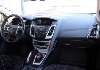 Подержанный автомобиль Ford Focus Hatchback 2012 года (12 фото)