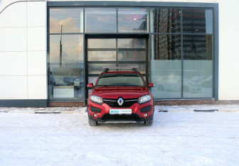 Подержанный автомобиль Renault Sandero 2015 года (8 фото)