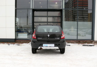 Подержанный автомобиль Renault Sandero 2012 года (4 фото)