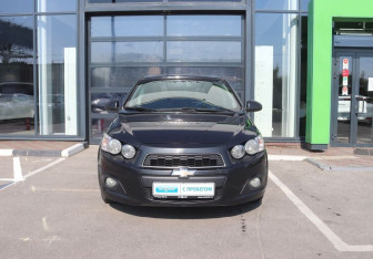 Подержанный автомобиль Chevrolet Aveo Sedan 2012 года (8 фото)