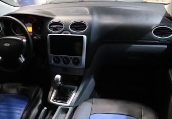 Подержанный автомобиль Ford Focus Sedan 2009 года (14 фото)