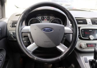 Подержанный автомобиль Ford Kuga 2012 года (13 фото)