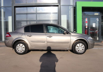 Подержанный автомобиль Renault Megane Sedan 2008 года (6 фото)