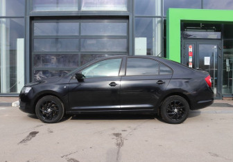 Подержанный автомобиль Skoda Rapid Liftback 2015 года (2 фото)