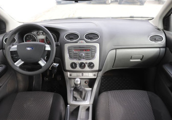 Подержанный автомобиль Ford Focus Sedan 2011 года (14 фото)
