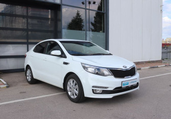 Подержанный автомобиль Kia Rio Sedan 2016 года (7 фото)