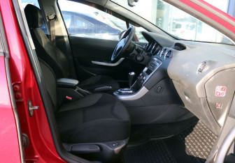Подержанный автомобиль Peugeot 308 Hatchback 2008 года (12 фото)