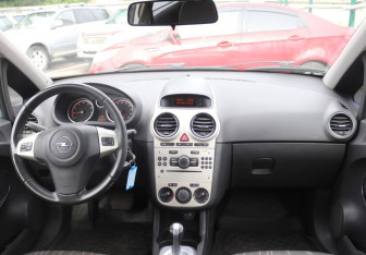 Подержанный автомобиль Opel Corsa 2006 года (14 фото)