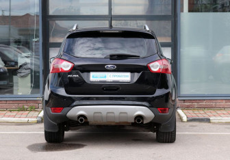 Подержанный автомобиль Ford Kuga 2012 года (4 фото)
