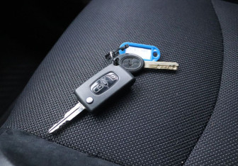 Подержанный автомобиль Peugeot 4007 2011 года (16 фото)