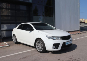 Подержанный автомобиль Kia Cerato Coupe 2011 года (7 фото)