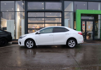 Подержанный автомобиль Toyota Corolla Sedan 2014 года (2 фото)