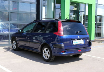 Подержанный автомобиль Peugeot 206 Wagon 2002 года (6 фото)