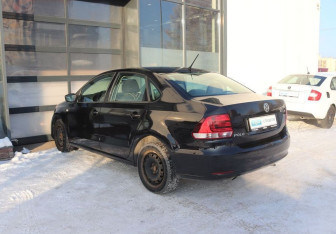 Подержанный автомобиль Volkswagen Polo Sedan 2016 года (3 фото)