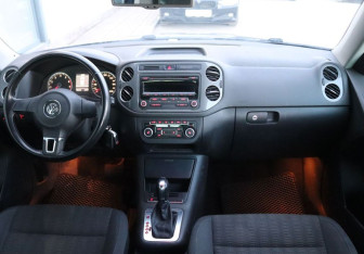 Подержанный автомобиль Volkswagen Tiguan 2012 года (15 фото)