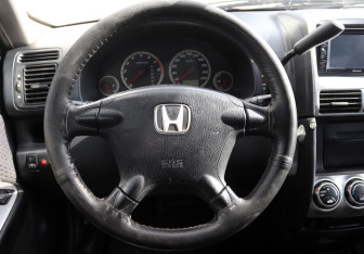 Подержанный автомобиль Honda CR-V 2003 года (14 фото)