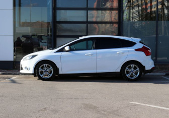 Подержанный автомобиль Ford Focus Hatchback 2012 года (8 фото)
