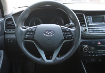 Подержанный автомобиль Hyundai Tucson 2015 года (15 фото)