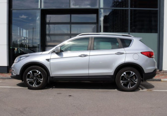 Подержанный автомобиль DongFeng AX7 2018 года (2 фото)