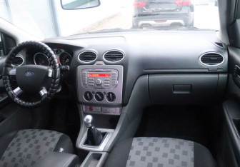 Подержанный автомобиль Ford Focus Sedan 2008 года (13 фото)