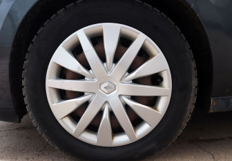 Подержанный автомобиль Renault Scenic 2009 года (10 фото)