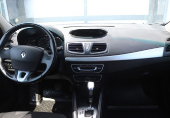 Подержанный автомобиль Renault Megane Hatchback 2012 года (14 фото)