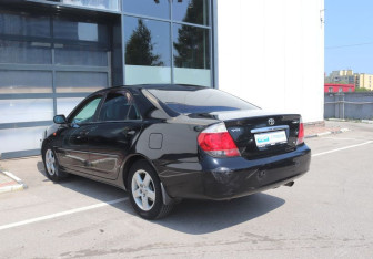 Подержанный автомобиль Toyota Camry Sedan 2005 года (3 фото)