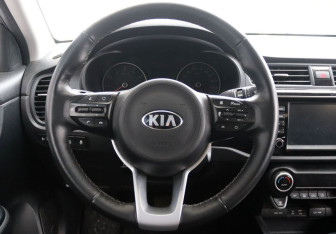 Подержанный автомобиль Kia Rio Sedan 2019 года (16 фото)
