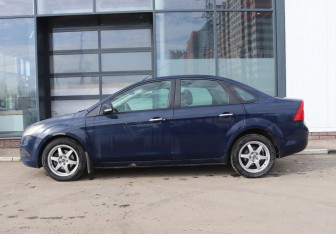 Подержанный автомобиль Ford Focus Sedan 2011 года (2 фото)