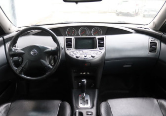 Подержанный автомобиль Nissan Primera Sedan 2004 года (16 фото)