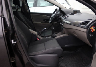 Подержанный автомобиль Renault Megane Hatchback 2009 года (13 фото)