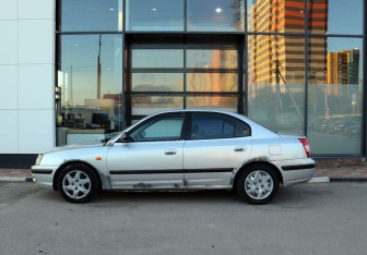 Подержанный автомобиль Hyundai Elantra Sedan 2004 года (2 фото)