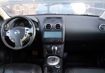 Подержанный автомобиль Nissan Qashqai 2011 года (14 фото)