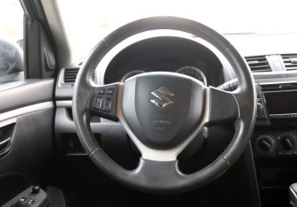 Подержанный автомобиль Suzuki Swift Hatchback 2011 года (16 фото)