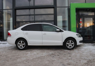 Подержанный автомобиль Volkswagen Polo Sedan 2013 года (6 фото)