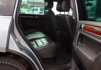 Подержанный автомобиль Volkswagen Touareg 2008 года (10 фото)