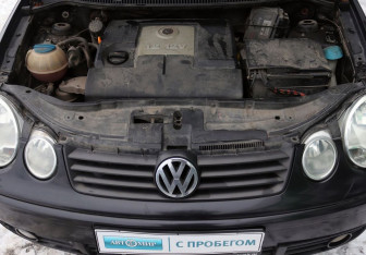 Подержанный автомобиль Volkswagen Polo Hatchback 2004 года (16 фото)