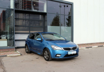 Подержанный автомобиль Kia Ceed Hatchback 2010 года (7 фото)