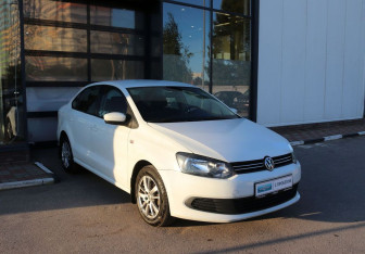 Подержанный автомобиль Volkswagen Polo Sedan 2014 года (7 фото)