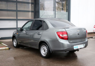 Подержанный автомобиль LADA (ВАЗ) Granta Sedan 2013 года (3 фото)